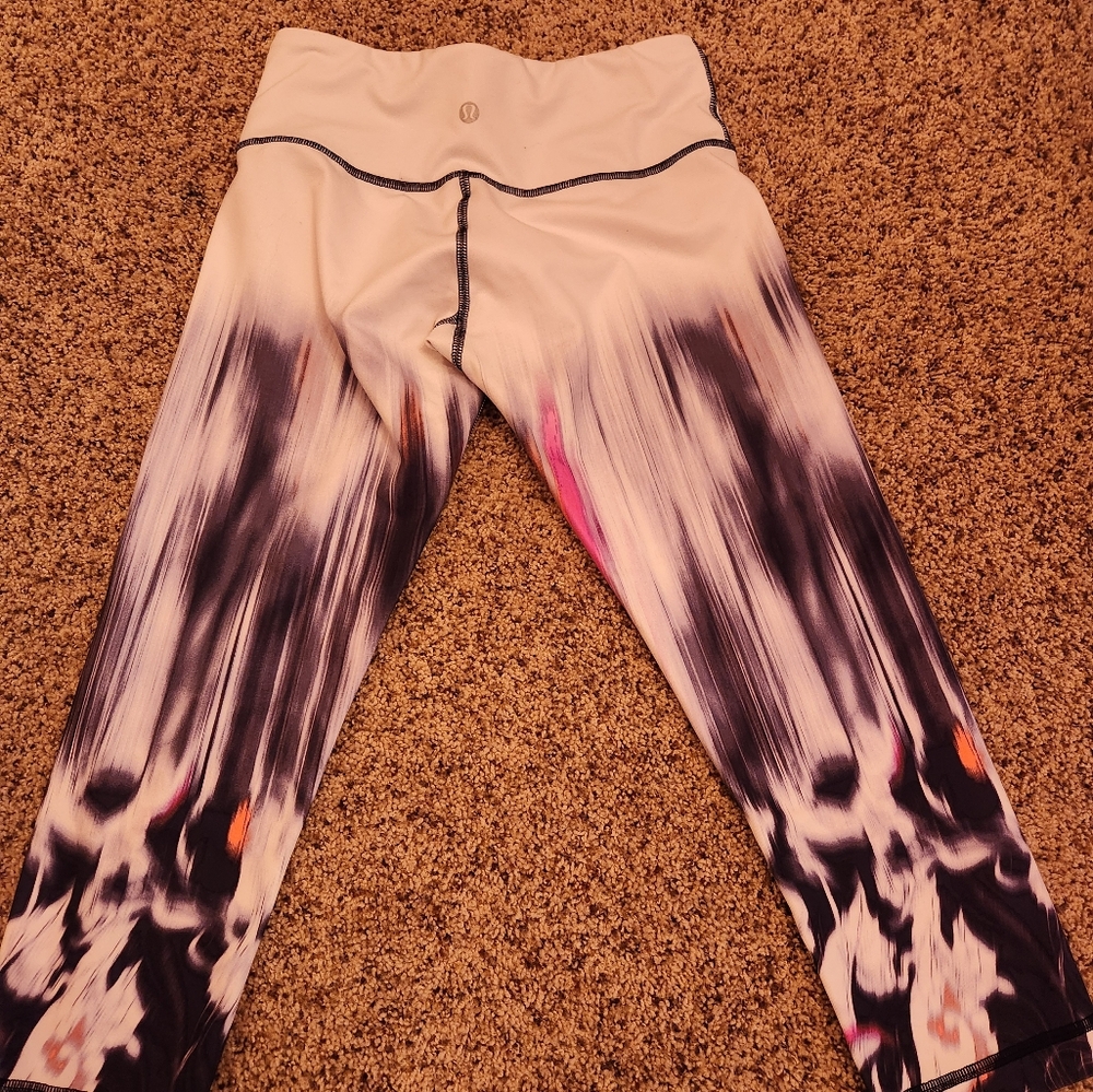Lululemon - Picture 2 of 4